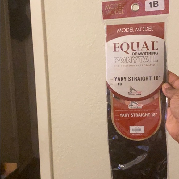 Model Model Equal Drawstring Ponytail - Picture 3 of 4